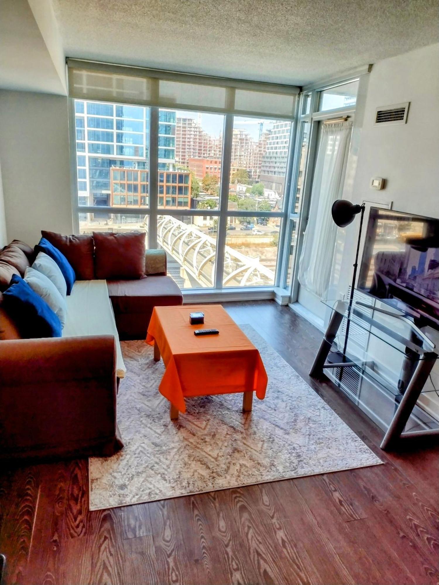 Stylish 1Br And Den - Cn Tower -5 Min Apartment Toronto Luaran gambar